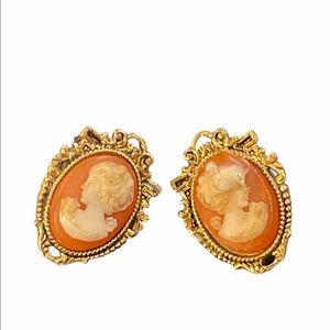 VTG C1980s Resin cameo gold finish earrings